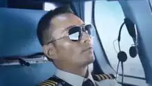 中国机长还原度99硬汉张涵予万米高空力挽狂澜紧张令人窒息
