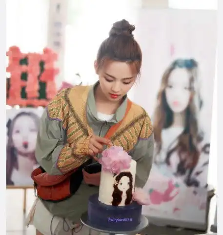 将夜2官微晒杨超越剧照,颜值碾压女主,一人分饰两角太厉害
