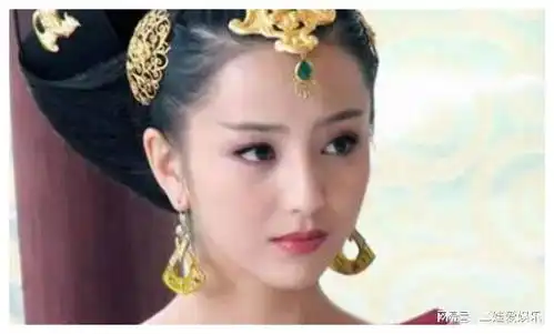 女星古装眉心坠造型,佟丽娅赵丽颖美艳十足,却还是输给她
