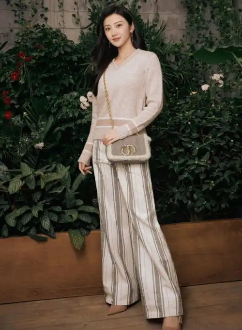 景甜靠司藤成功翻身,留意她的旗袍形象,真替张继科后悔