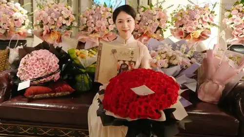 李旭丹用什么回馈观众的爱