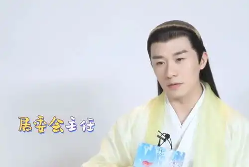 枕上书被问及谁是剧组大胃王,刘雨欣直呼热巴,笑容灿烂,力破不和传闻