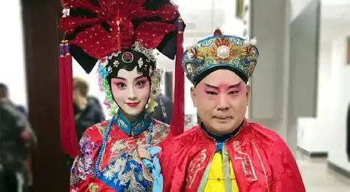 郭德纲唱京剧因水平问题引发争议,栾云平替师回应别瞎操心
