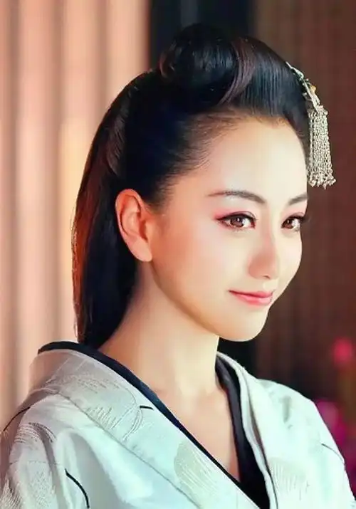 女星在古装里面的笑容,赵丽颖像个孩子,郑爽却像个傻子
