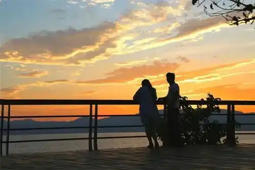 夏天,总要来云南追一场落日吧
