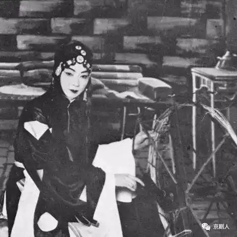 梅派名剧生死恨耳边厢又听得初更鼓响
