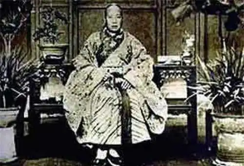 慈禧红人李莲英真实相貌满脸脓包,面露阴险,最终落个身首异处
