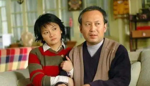 恋倪萍被棒打鸳鸯,从上20年春晚到含泪隐退,郭达晚年如何
