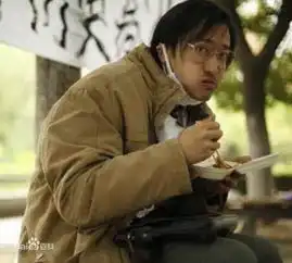 王传君和章宇两人躺在公路上,称贴地飞行,真是太搞怪了