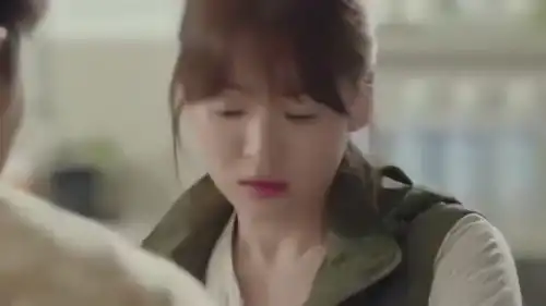 太阳的后裔宋慧乔在打击宋仲基,就一个动作就吓坏乔妹
