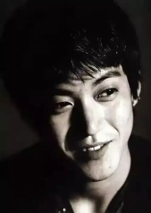 说他过气的省省吧,前后十几年,学他的人还是多如牛毛
