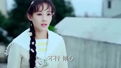 半妖倾城倾心惨遭诬陷,双双坠楼,不料倾城突然长出一双翅膀