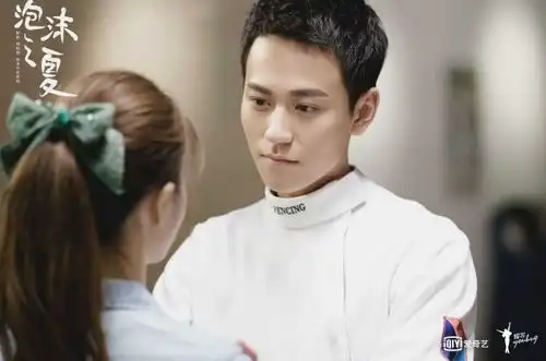 明晓溪力挺新版泡沫之夏品质全面升级打造爆款剧
