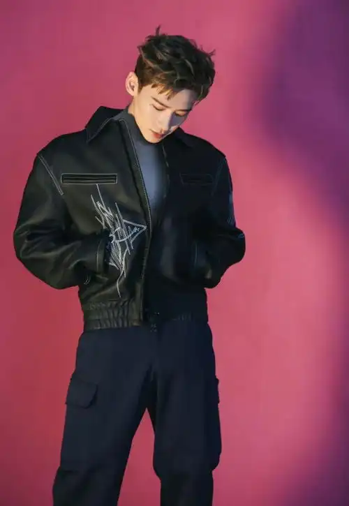 240127光影之间,白敬亭工作室曝光花絮照,时尚态度引关注