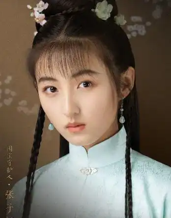 张子枫古装造型被嘲野生眉毛太出戏,被网友笑称是丫鬟脸