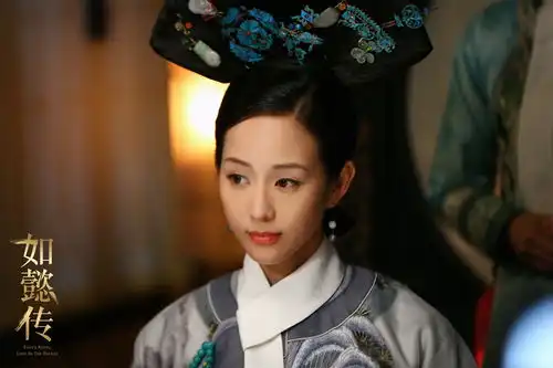 张钧甯巴黎时装周马甲线强势出镜,完美身材消化百变时尚