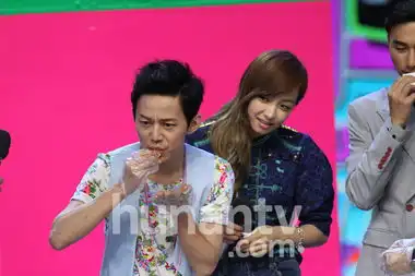 快乐大本营宫锁沉香专场陈晓喂赵丽颖吃龙虾
