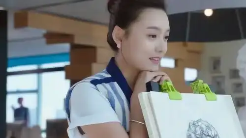 倾城时光雅怡看到林浅在加班,在办公室调侃浅浅
