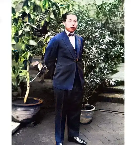 这是少帅的最帅西装照,彰显民国美男子气质,并非普通人所能模仿
