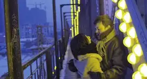 列车不敌飞车焰火迎文艺片春天