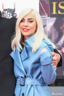 组图捧场同戏演员好莱坞留印ladygaga白发风衣抢镜
