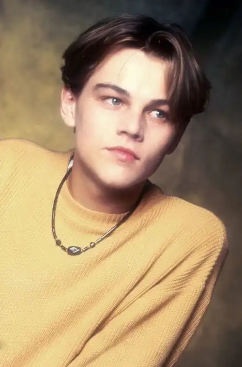 这就是地球校草吗不,这是地球校花
