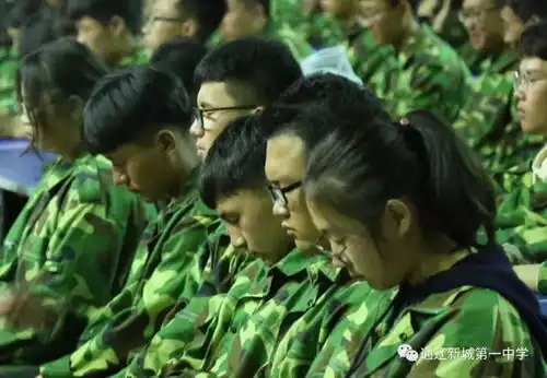 团队协作显英雄本色师恩难忘彰大爱无言记通辽新城第一中学社会实践活动系列报道三
