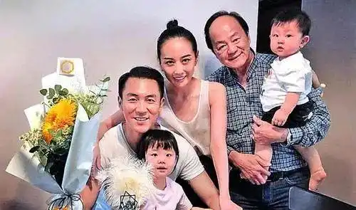 一代大侠狄龙被邵氏抛弃,和姜大卫反目,后凭英雄本色翻红
