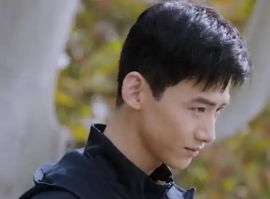 白敬亭两部新剧同时定档,分别搭档许魏洲和马思纯,这是要火啊