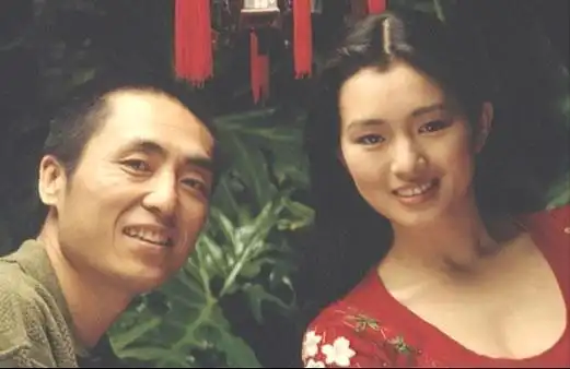 52岁巩俐与70岁外国男友近照曝光,网友张艺谋不娶她是对的