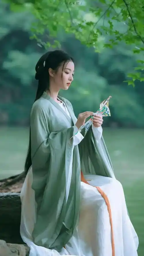 思悠悠,梦悠悠,浅忆的流年里,有花开无声花落依旧
