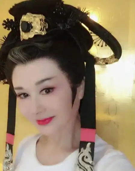 潘迎紫晒剧照68岁的脸比20岁少女还水灵
