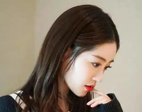 祝绪丹为何能走红除杨幂力捧之外,这组抹胸裙照片也是答案
