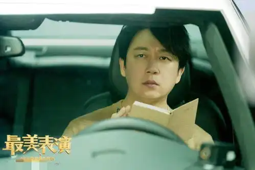 46岁潘粤明剧照曝光,眼袋明显皱纹多,眼神恍惚身形消瘦
