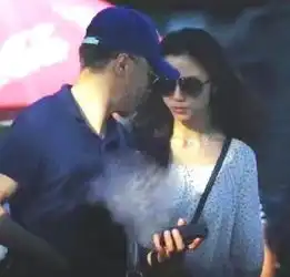 手滑or有内幕张晋熊乃瑾点赞吴秀波汤唯绯闻