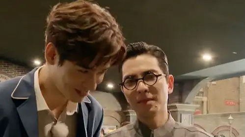 极限挑战萧敬腾围着龚俊绕圈圈,这波眼神交流有潜伏那味了
