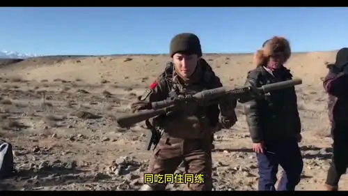 特战荣耀掴了多少摆拍女明星的脸让你们看看啥叫女兵
