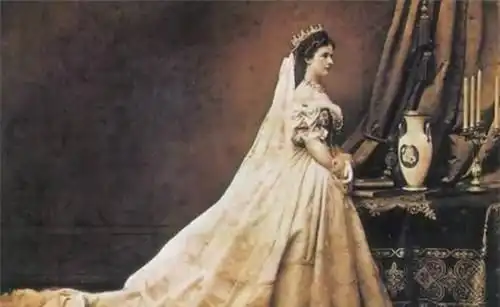 茜茜公主腰到底有多细腰围超50cm就不吃饭,连怀孕时都在束腰