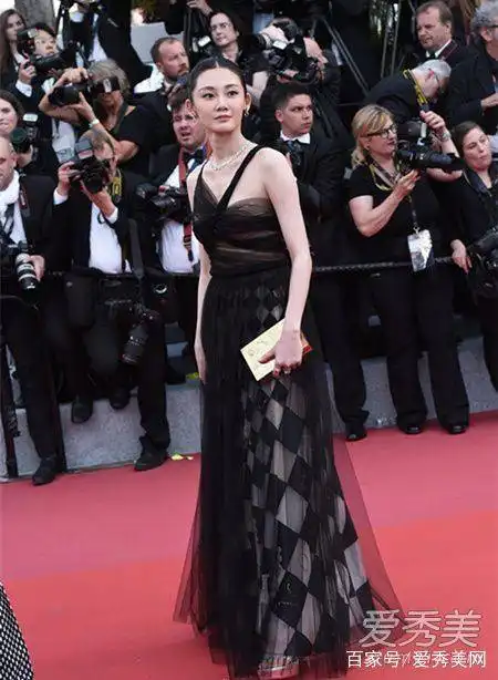 第71届戛纳电影节开幕式红毯范冰冰这次穿的已经很低调了
