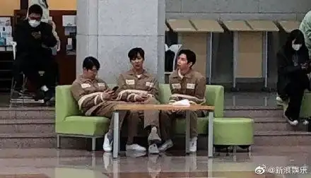 反转神剧顶楼持续占领热搜榜单,全员恶人变身监狱联盟