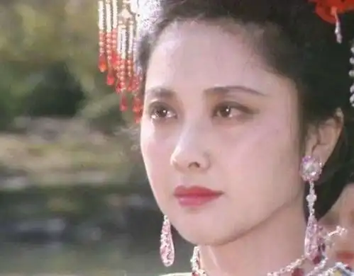 她是中国第一美人,2次婚姻无子女,现67岁依然漂亮
