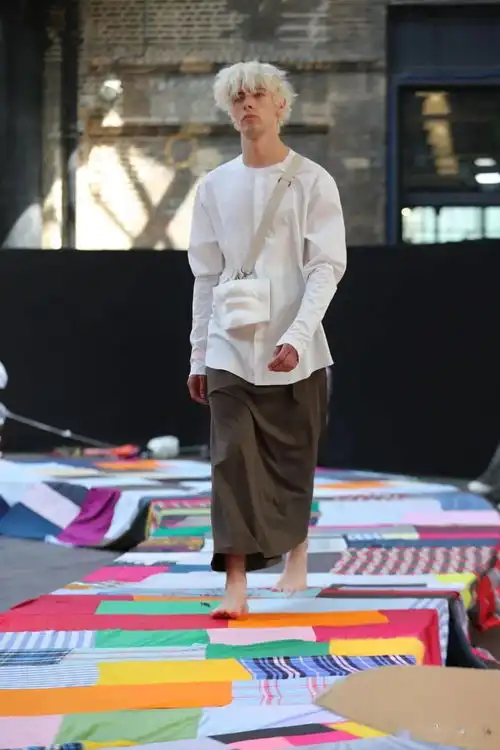 国际毕业设计2021中央圣马丁服装设计本科毕业大秀群魔乱舞csmbafashion