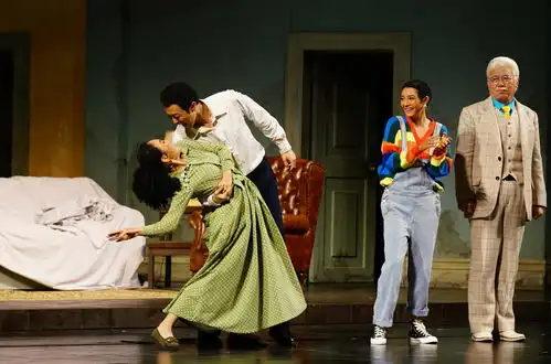 这不是我爱我家英达回人艺导话剧与故去父母相聚加戏