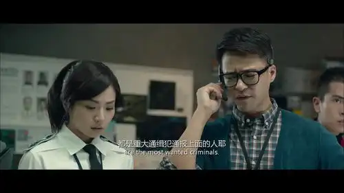 痞子英雄2炸弹客身份不明,警察全力搜捕
