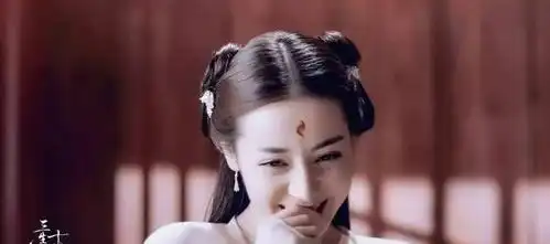 那一年,刘亦菲17岁,杨幂18岁,在神雕侠侣中她们第一次相遇