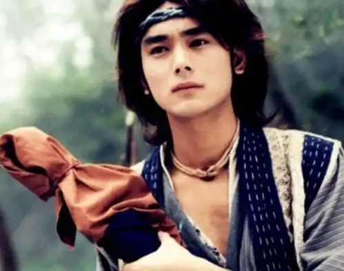 欧阳娜娜干爹身份曝光,竟是童年回忆杀里的他
