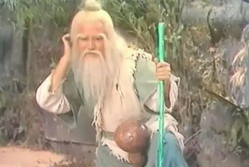 射雕英雄传,为啥欧阳锋畏惧周伯通,却不把洪七公放在眼里
