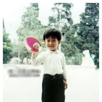 他是张一山的父亲,出道多年不温不火,却将儿子培养成实力派