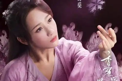 杨紫韩国与朴信惠同台斗艳不输,网友长了一张高级脸
