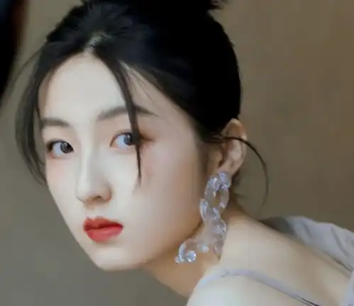 张子枫曾婉拒奔跑吧邀约3次听到她说的6字原因,活该你火
